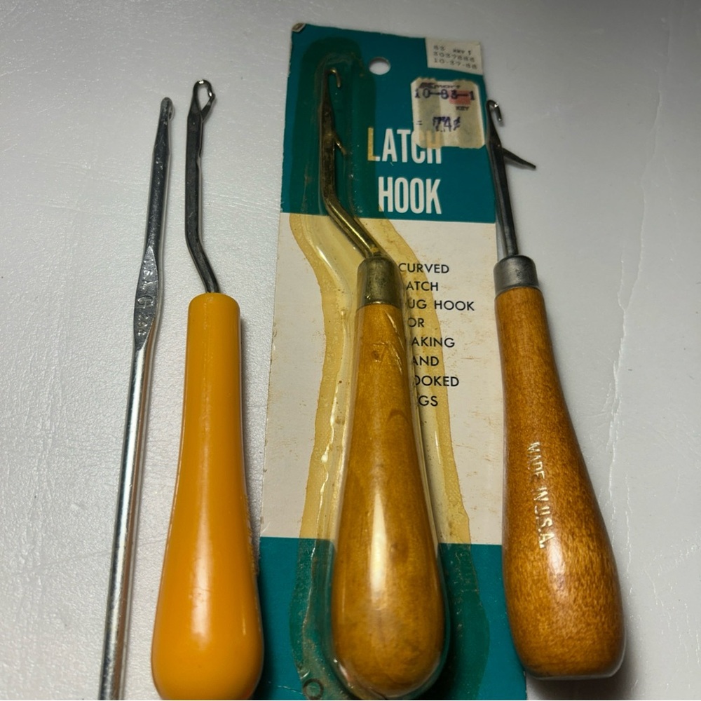 Latch Hook Tool Set with Wooden and Orange Handles - Picture 3 of 7